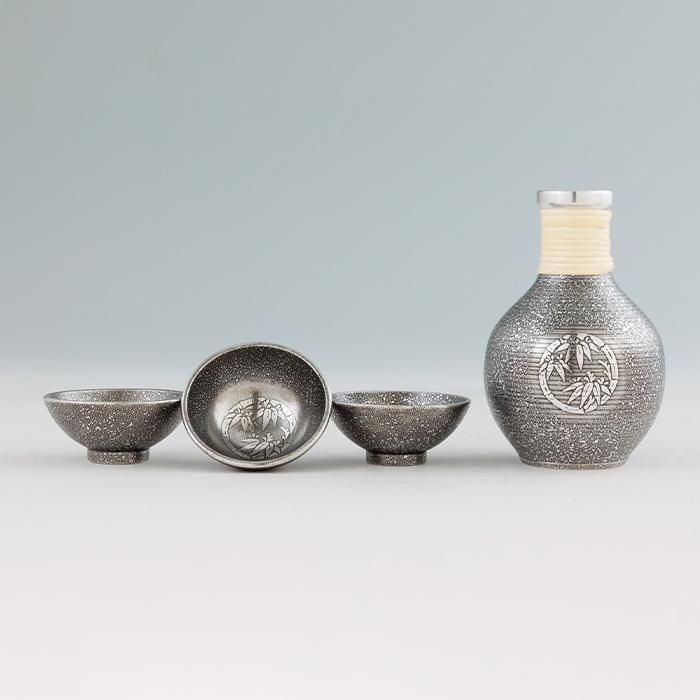 錫 酒器セット 松竹梅 盃3ヶ 黒吹雪漆加工 380ml [No.60]｜薩摩錫器工芸館