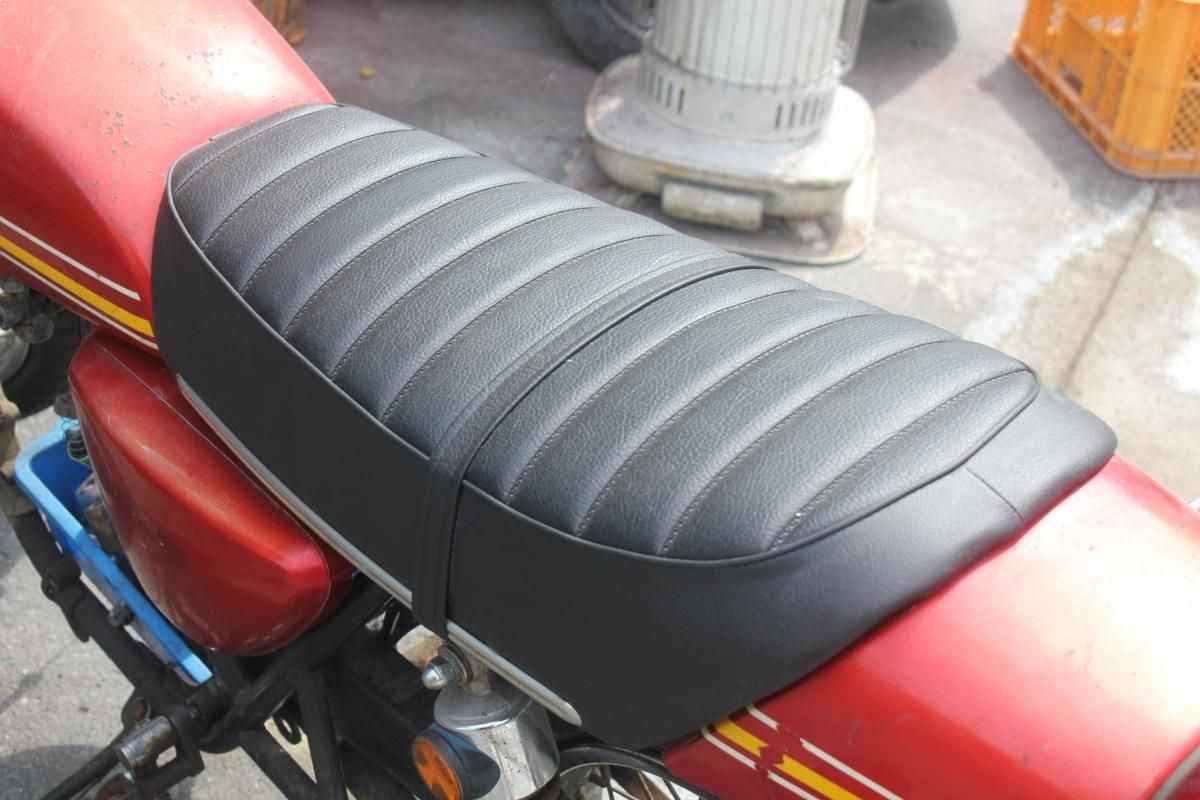 KH250/KH400 高品質 復刻シート モール付き 全年式OK - 旧車パーツ専門