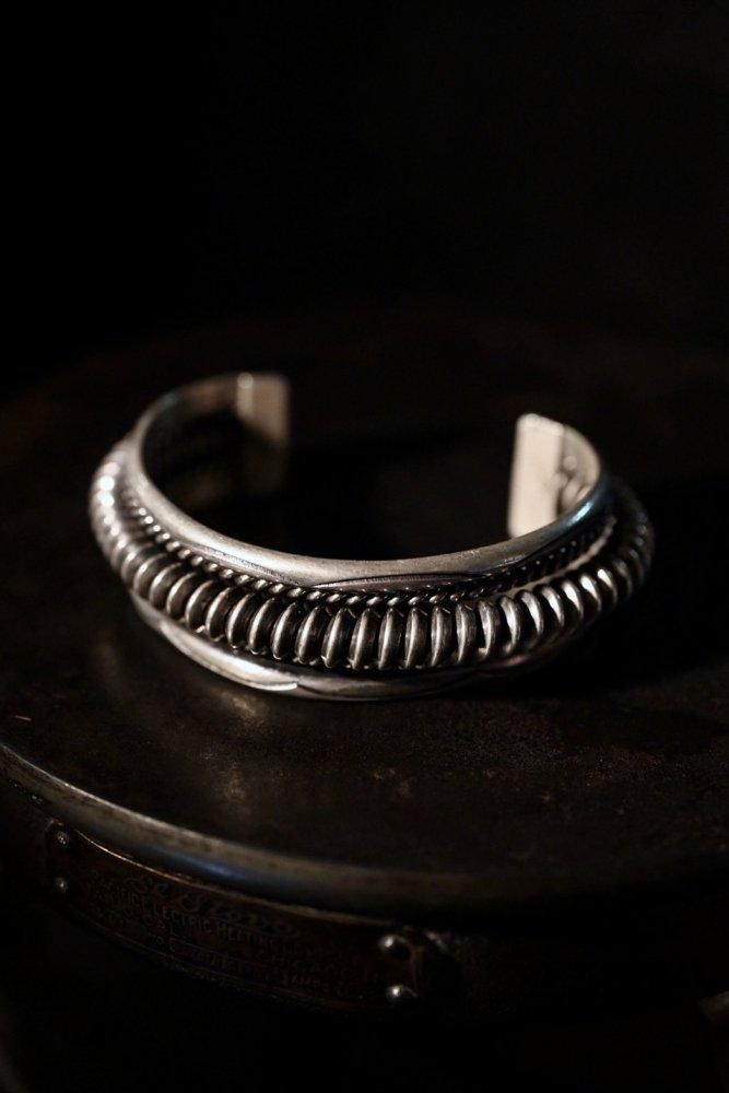 ヴィンテージ ナバホ TAHE シルバー バングル [ Sterling Silver 925