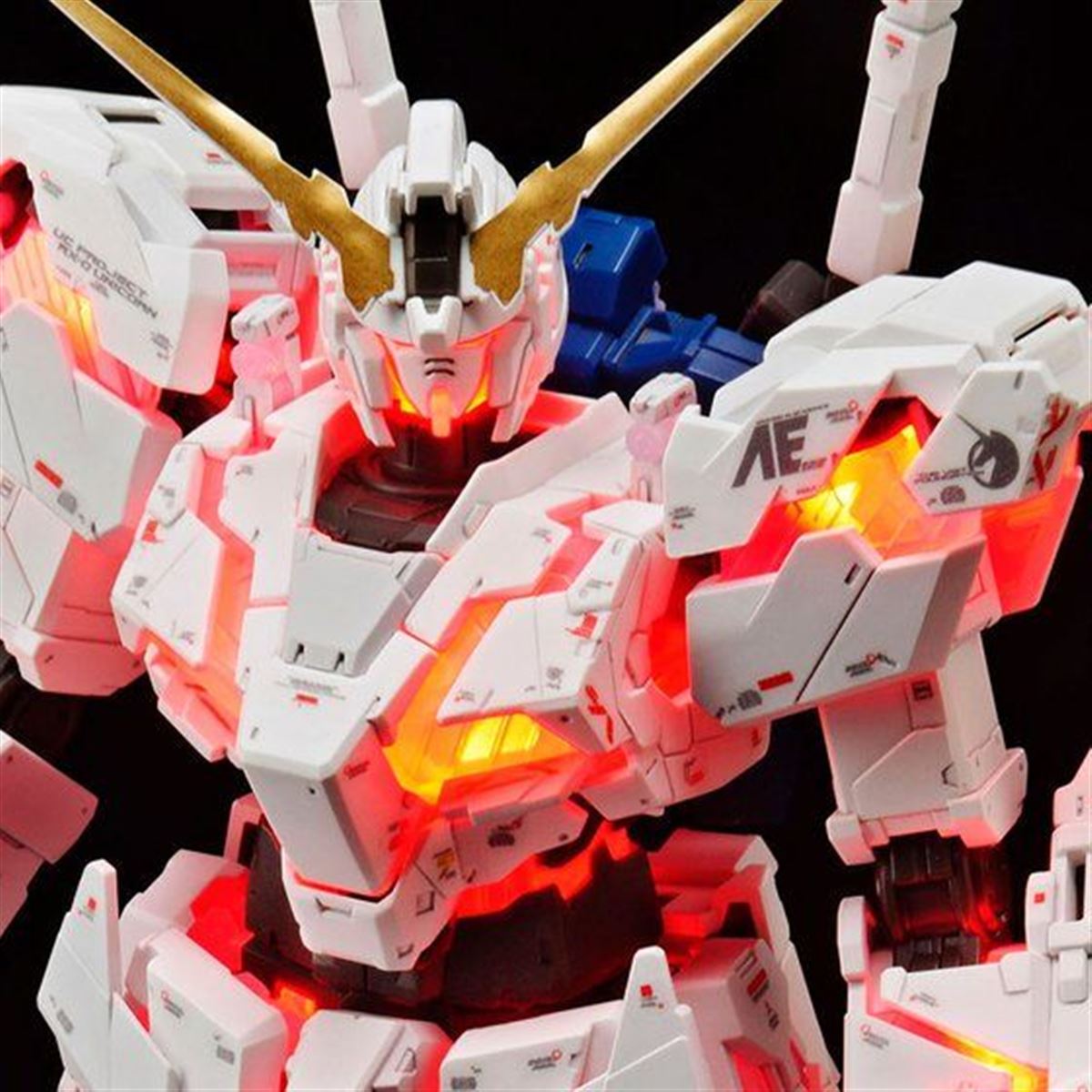LEDユニットが発光する「ユニコーンガンダム」ガンプラ、オンライン