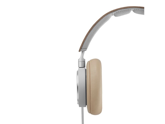 B&O Play、味わいの深まる2種類の牛皮を採用したヘッドホン「H6 MKⅡ