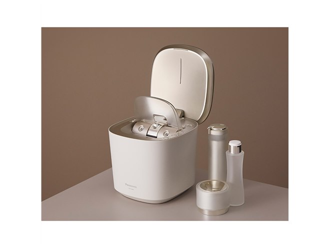 パナソニック、ナノケア初の化粧水ミストを搭載したスチーマー「EH