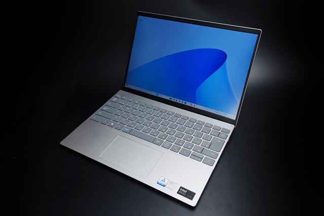 Dell Inspiron 13 Core Ultra 5 125H・16GBメモリ・512GB SSD・WQXGA