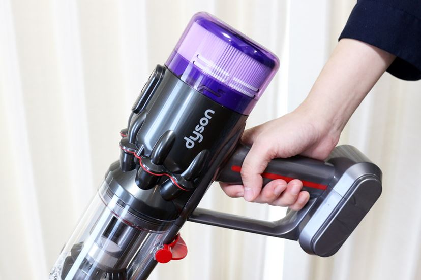 軽くて使いやすい！トリガーのないダイソンのコードレススティック掃除