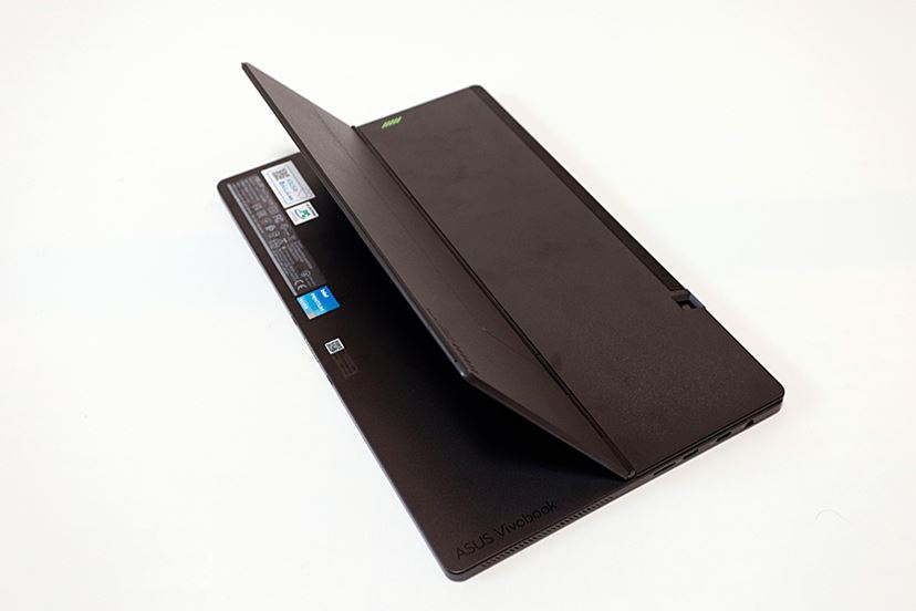 有機ELの美麗Windowsタブレット、ASUS「Vivobook13 Slate OLED T3300