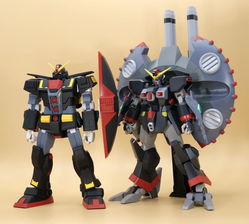 全高約39cm！ MAにも変形可能な超巨大ガンプラ「HG デストロイガンダム