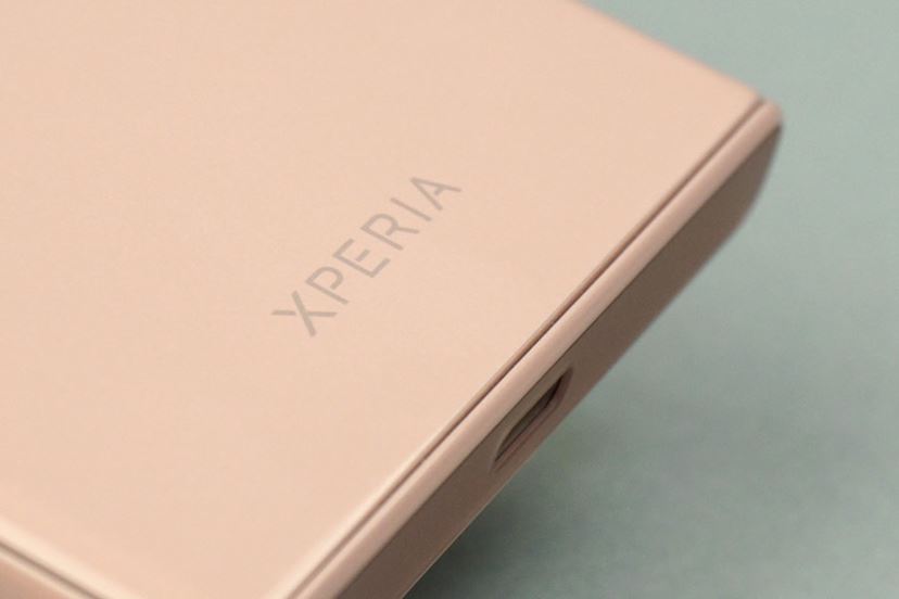 NTTドコモ「Xperia X Compact SO-02J」フォトレポート - 価格.comマガジン