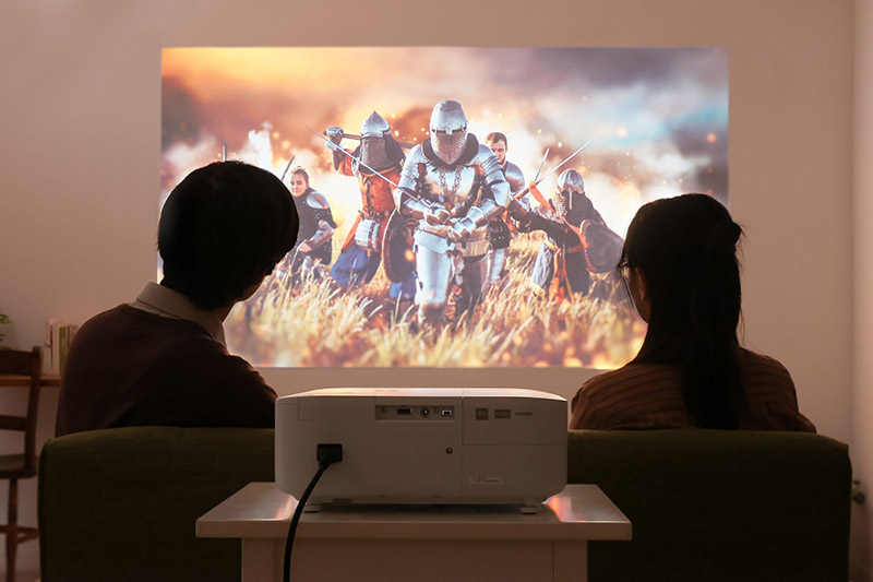 価格.com - [PR企画]エプソン「EH-TW6250」 ネット動画を迫力の4K大