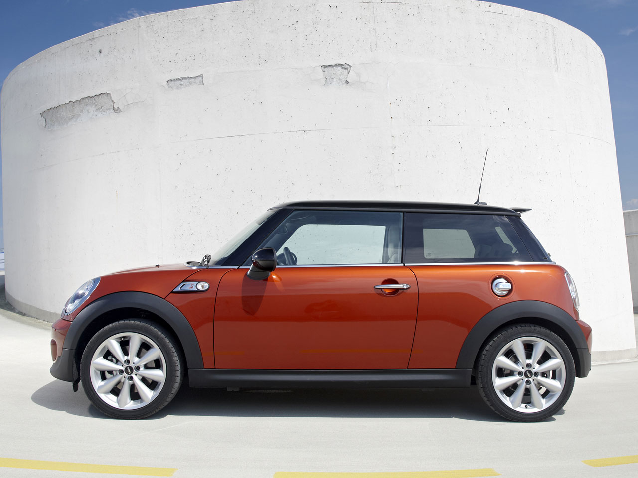 ミニ MINI 3 DOOR 2007年モデル S (MT)の価格・性能・装備・オプション