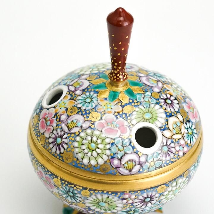 花と扇のデザインの陶器の器 九谷 花と扇のデザインの陶器の器 九谷