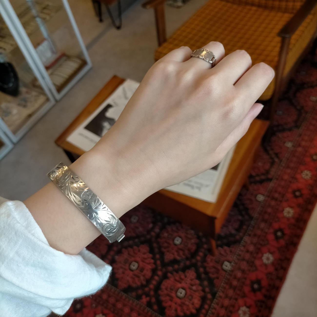 英国イギリス1978年製ヴィンテージエングレービング唐草彫刻