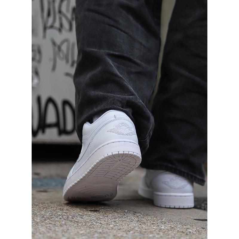 NIKE AIR JORDAN 1 LOW 