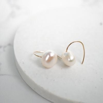 minikin]14kgf/淡水パールカーブピアス