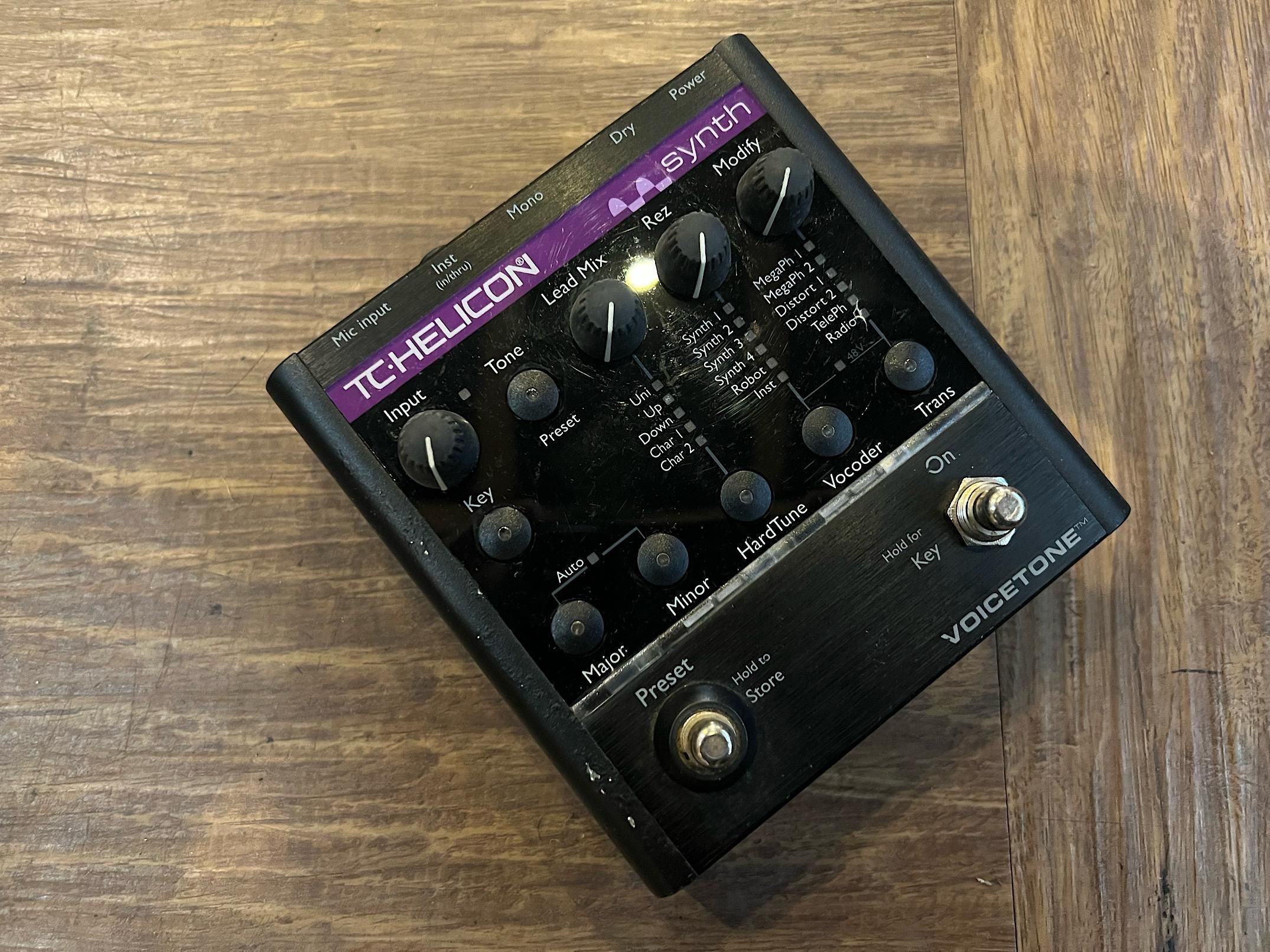 TC HELICON VOICETONE SYNTH ヴォーカル用のヴォコーダー＆マルチ