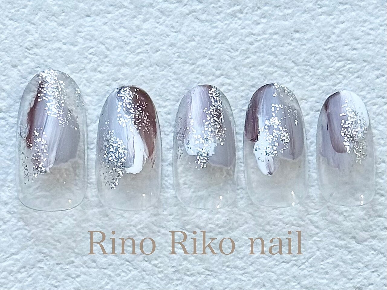 2026年冬トレンド】塗りかけ グレーのネイルデザイン集｜人気順
