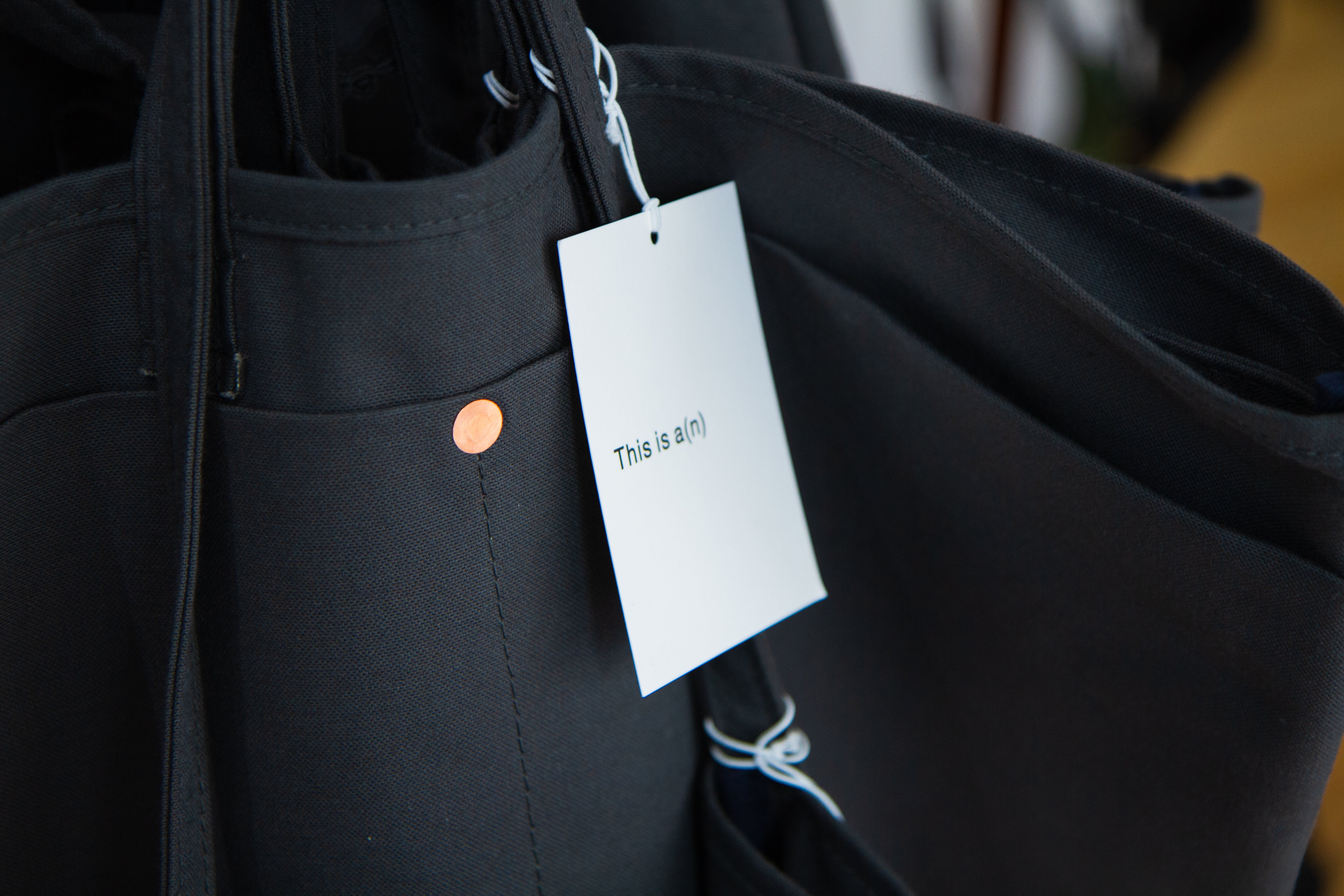 This is a(n)×BLINK ] BASE TOTE LARGE – In part