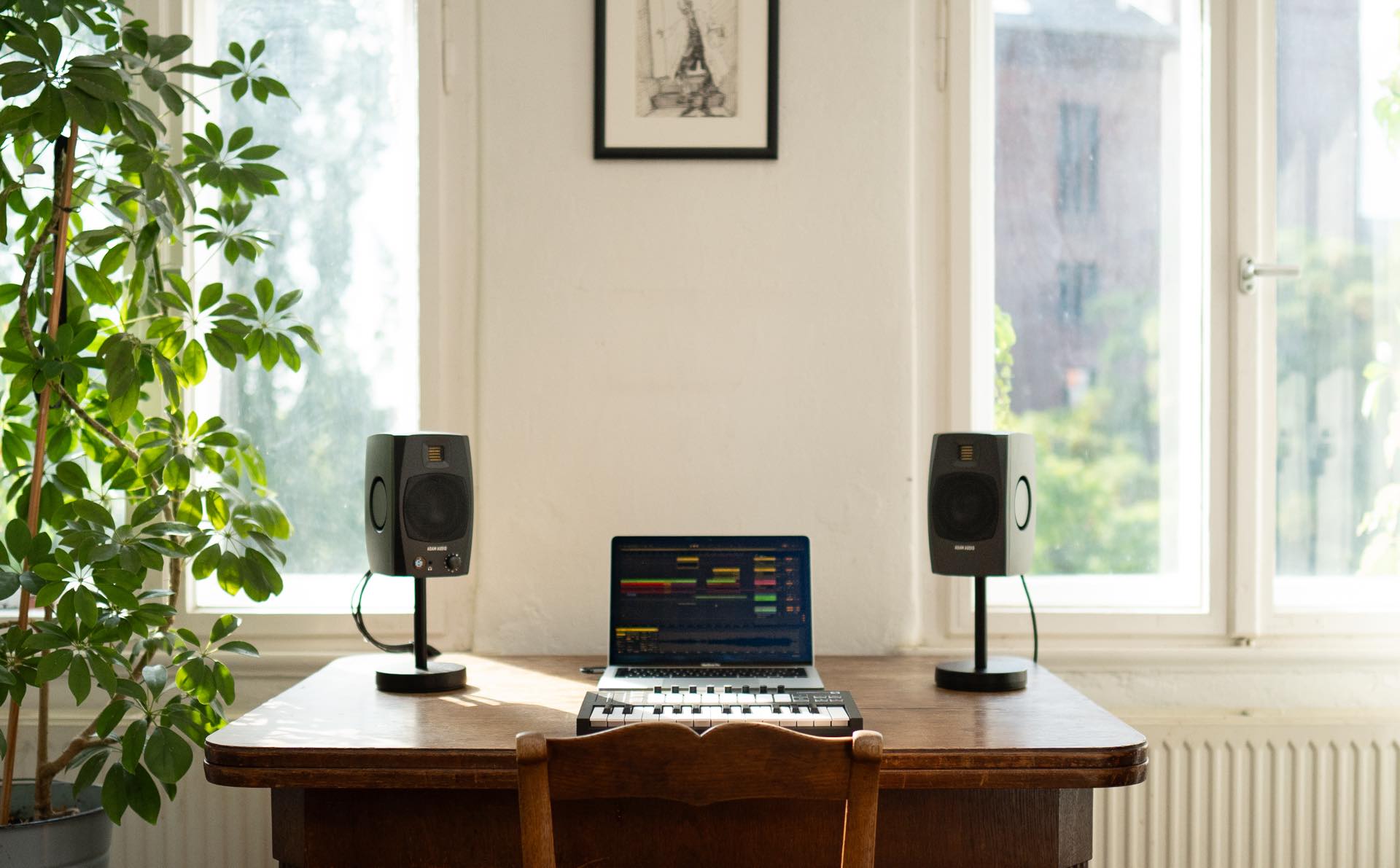 ADAM Audio D3V | USB-Cポート搭載、ADAM Audio 最小サイズのモニター