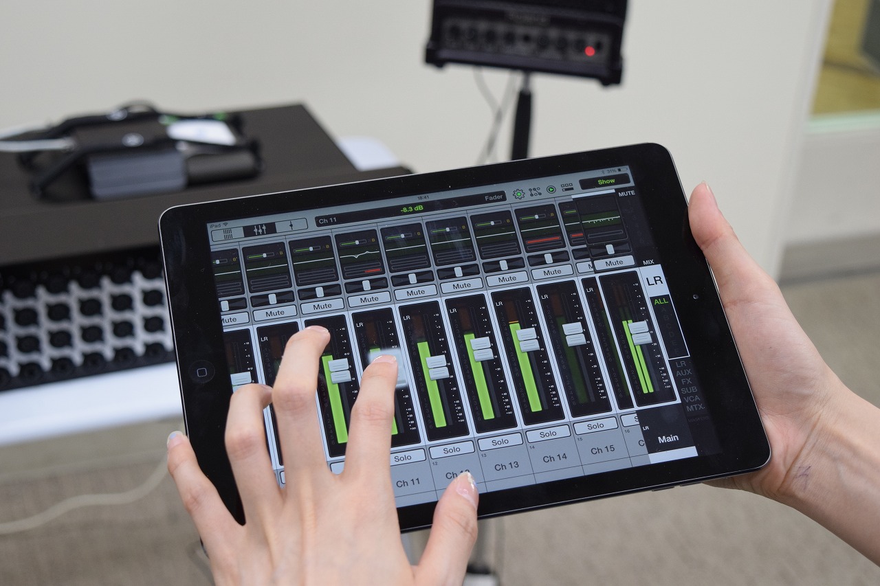 様々なシーンで活躍！32chワイヤレスミキサーMACKIE DL32R | Digiland