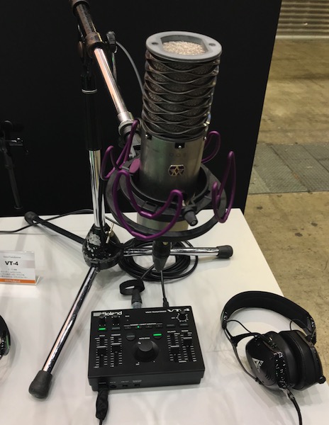 Roland VT-4 | ケロケロ、ボイスチェンジも自由自在！電池駆動可能で