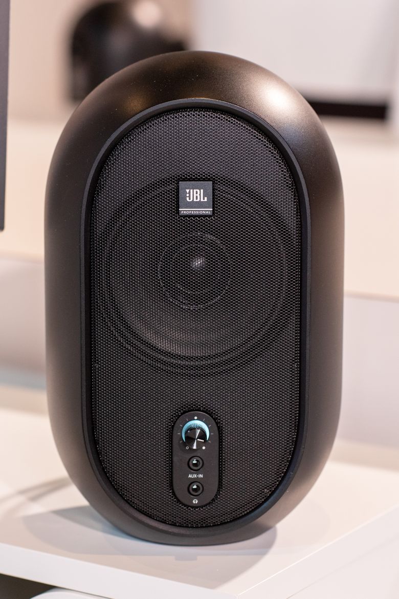 JBL One Series 104 | 小型デスクトップモニター | Digiland（デジランド）