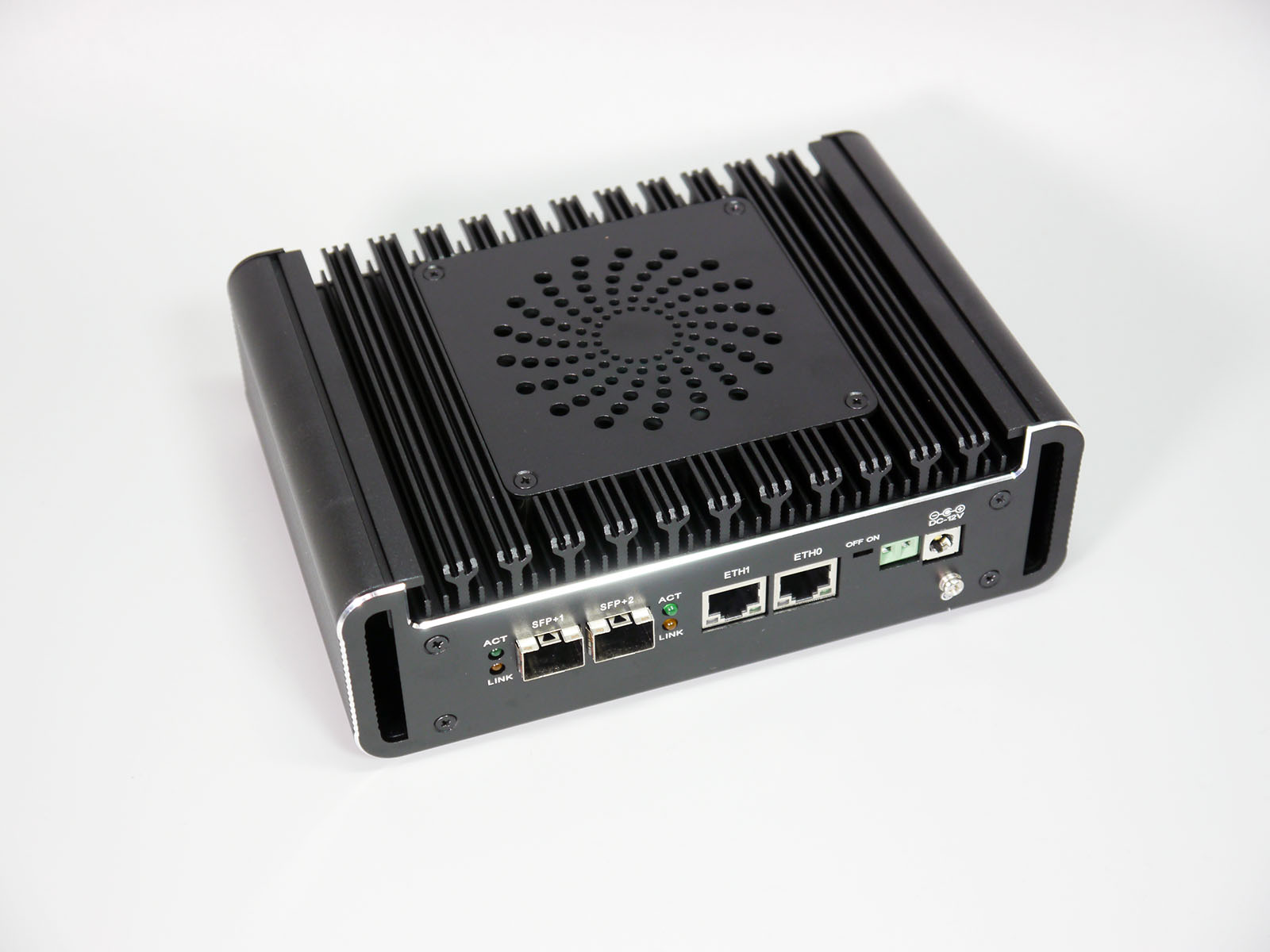 TOPTONの産業用ミニPCで10Gbps対応ルーターを自作！ Proxmox VE+