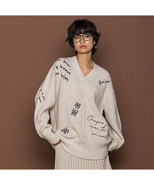 メッセージ刺繍Vネックニットプルオーバー≪手洗い可能≫ | MAYSON