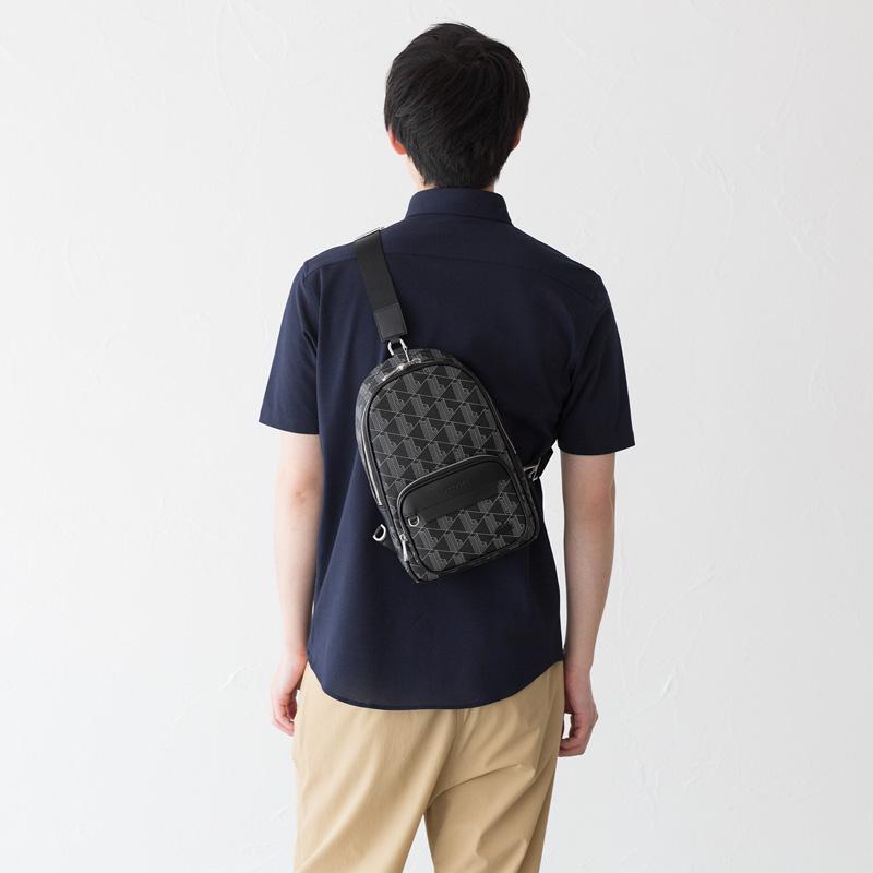 LACOSTE（ラコステ） ザ ザ ブレンド モノグラムプリント ボディバッグ