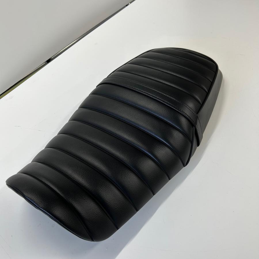 張替え工賃・返却送料込】CB1100 タックロールシート カバー/黒/純正