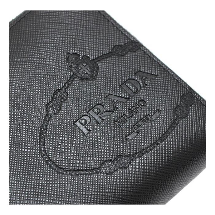 PRADA（プラダ） ラウンドファスナー 長財布 エンボスロゴ 黒
