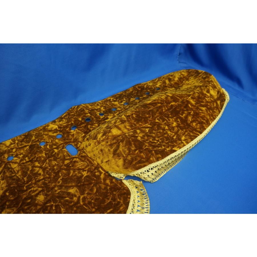 17プロフィア用 チンチラ ダッシュマット ゴールド : トラックショップ