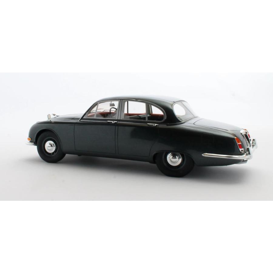 細部まで、精密に仕上げられたモデルです♪ミニカー 1/18 1965