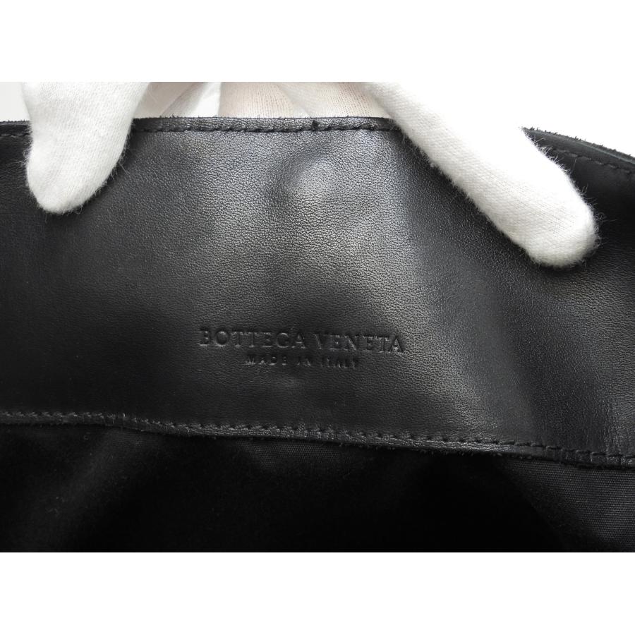 BOTTEGA VENETA（ボッテガ・ヴェネタ） メッセンジャーバッグ イントレ