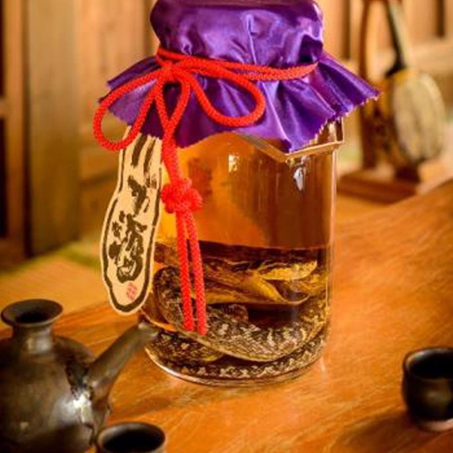 南都酒造所 ハブ入り ハブ酒 35度 1.8L 泡盛ベース+ハブ(蛇)+