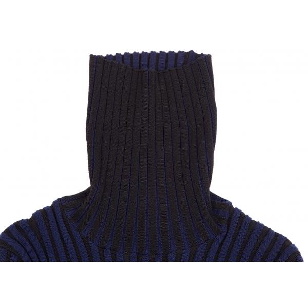 ISSEY MIYAKE（イッセイミヤケ） バイカラーリブタートルネックニット