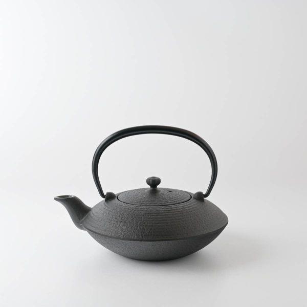 岩手県奥州市 南部鉄器 急須 平形 糸目及源鋳造 日本製 : カフェ食器の