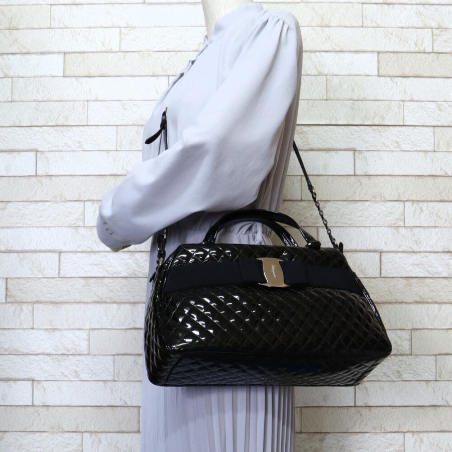 サルヴァトーレフェラガモ ヴァラリボン ショルダーバッグ エナメル