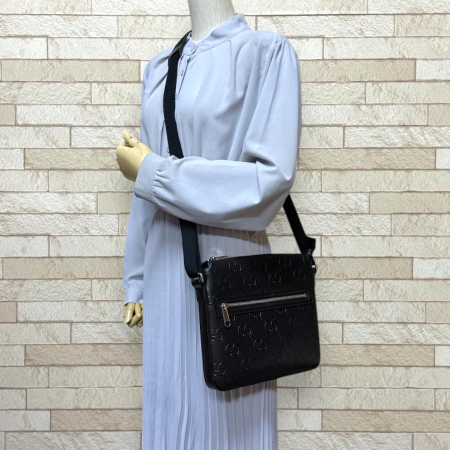 GUCCI（グッチ） メッセンジャーバッグ GGエンボス ショルダーバッグ