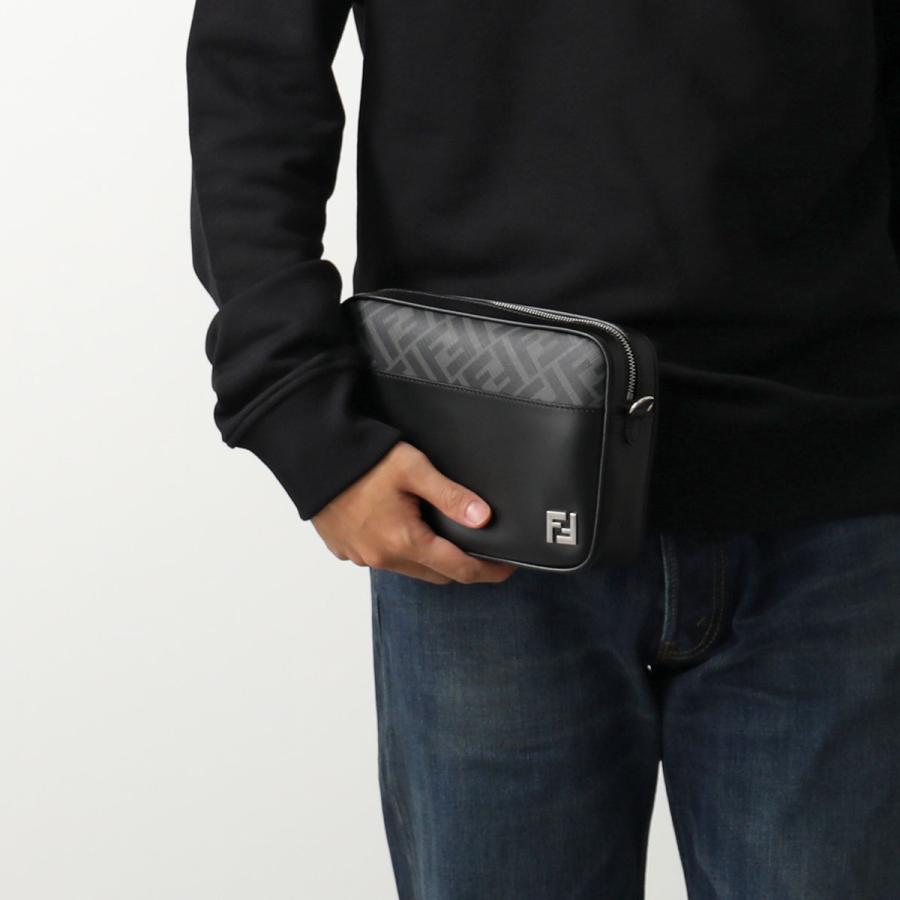 FENDI（フェンディ） ショルダーバッグ SQUARED FF CAMERA CASE