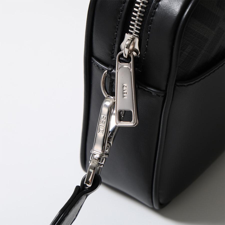 FENDI（フェンディ） ショルダーバッグ SQUARED FF CAMERA CASE