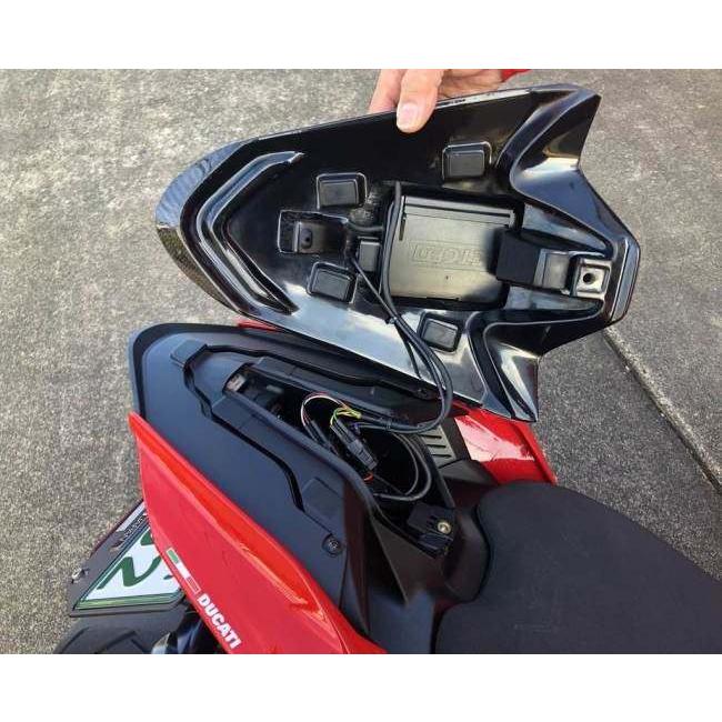 de LIGHT（ディライト） ETCタンデムシートカバー PANIGALE V2 V4