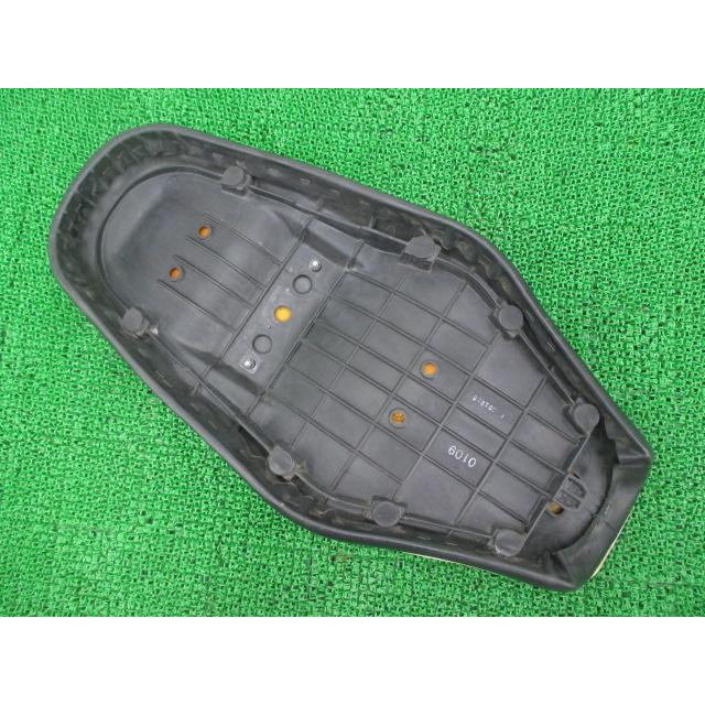 カワサキ（Kawasaki） W650 シート 53001-1902 純正 中古 バイク 部品