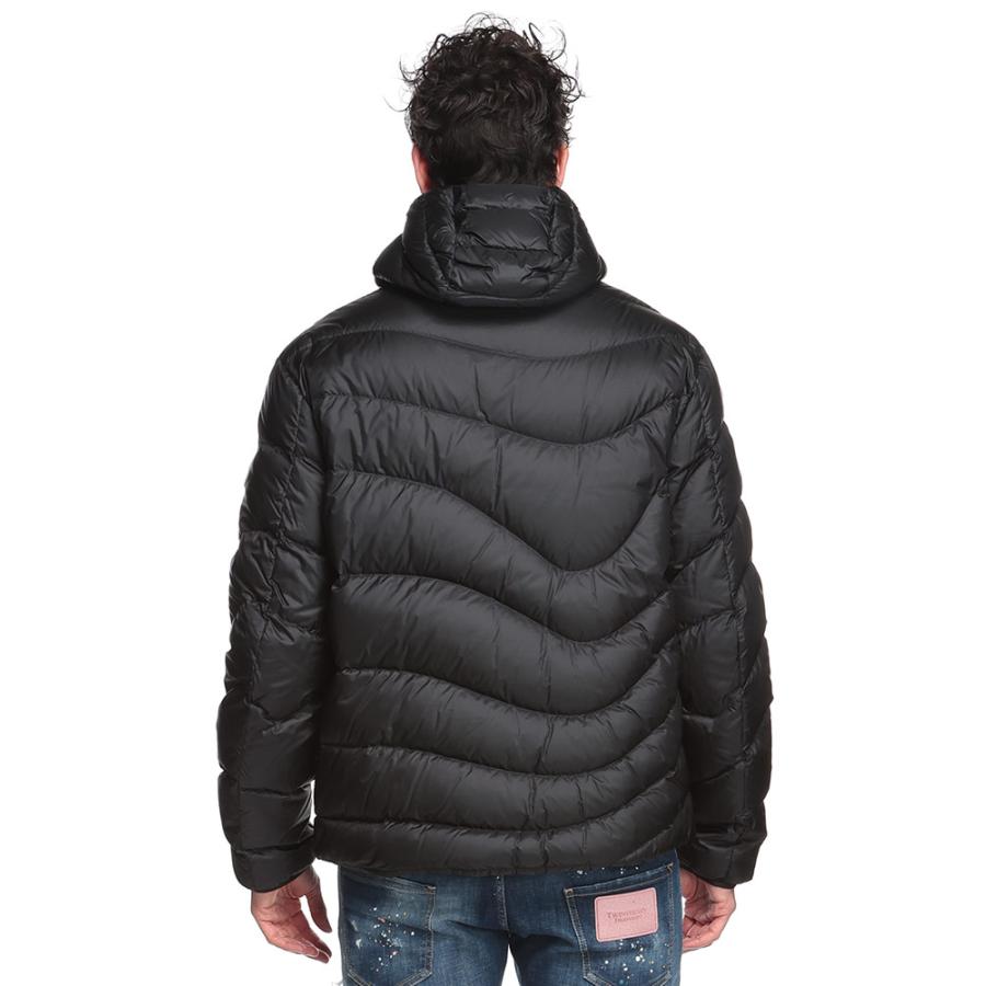 MONCLER（モンクレール） カーブキルティング フルジップ ショート