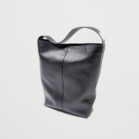 MARY BUCKET SHOULDER MM / RAPTO FLEX｜上品レザーの軽量ワン