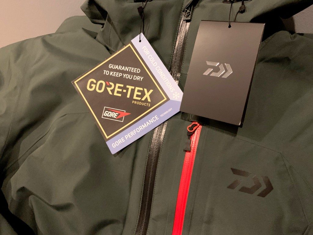 ダイワ】ゴアテックス プロダクト ウィンタースーツ (DW-1921) を新調