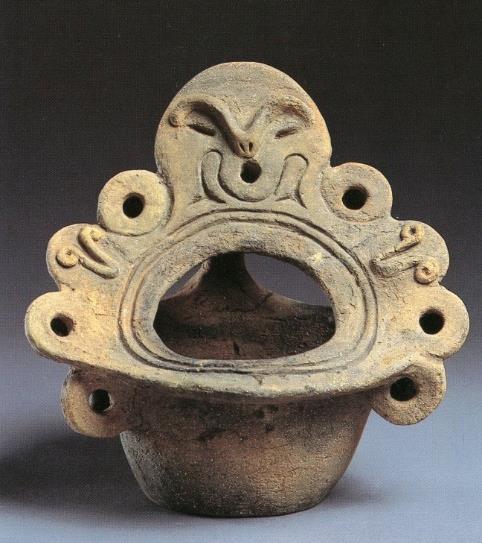 顔面付釣手土器 （前尾根遺跡） ｜日本遺産ポータルサイト