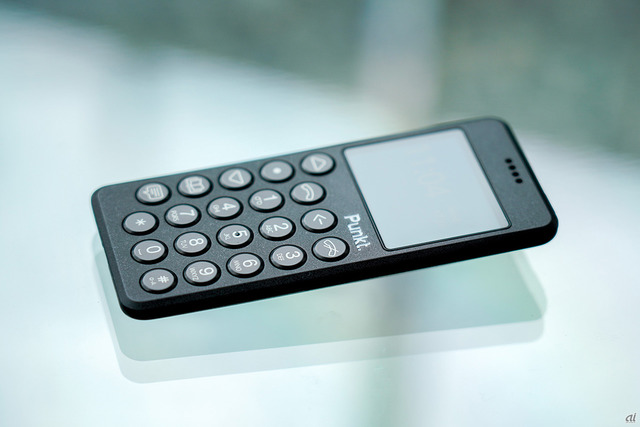 シンプルな4Gケータイ「Punkt. MP02」が日本上陸--ジャスパー