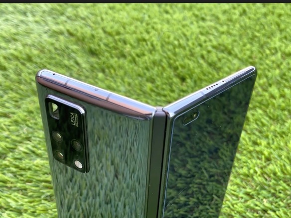 約30万円のスマホ、ファーウェイ「Mate X2」を体験--折りたたみ式の