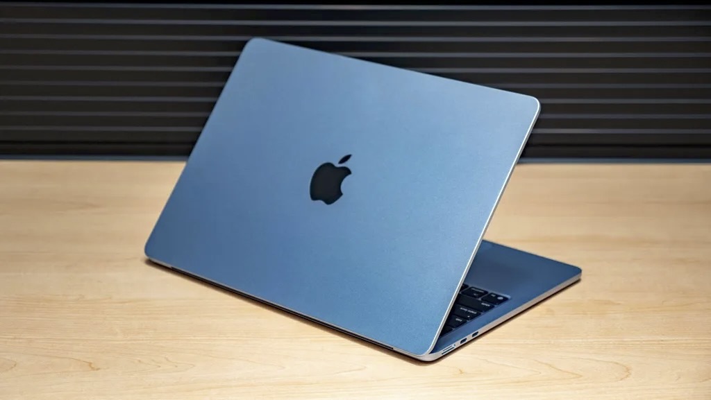 M4搭載「MacBook Air」（2025）レビュー 着実に性能向上、カメラも