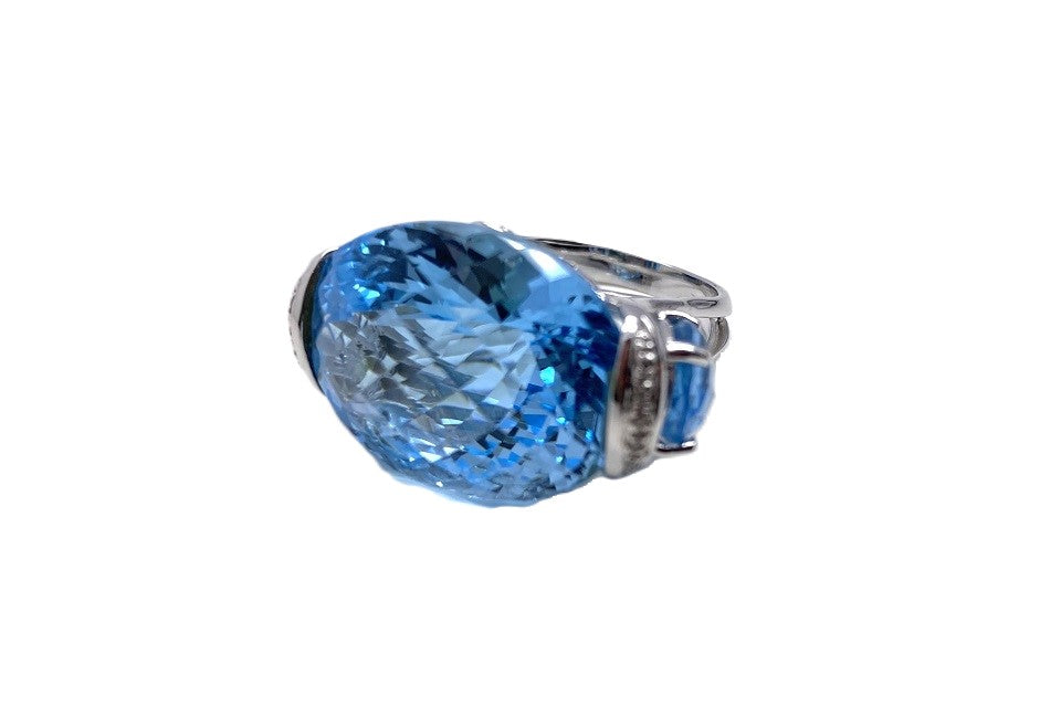 Blue Topaz K18WGブルートパーズ ダイヤモンドリング (NO.304784