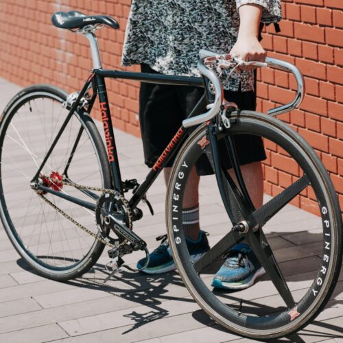 競輪フレームで組んだピストバイクの魅力とは？カラビンカ乗りが偏愛